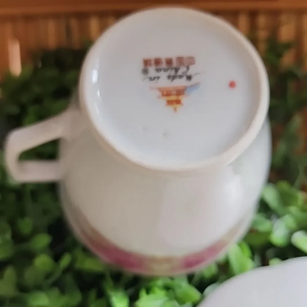 Vintage floral versai